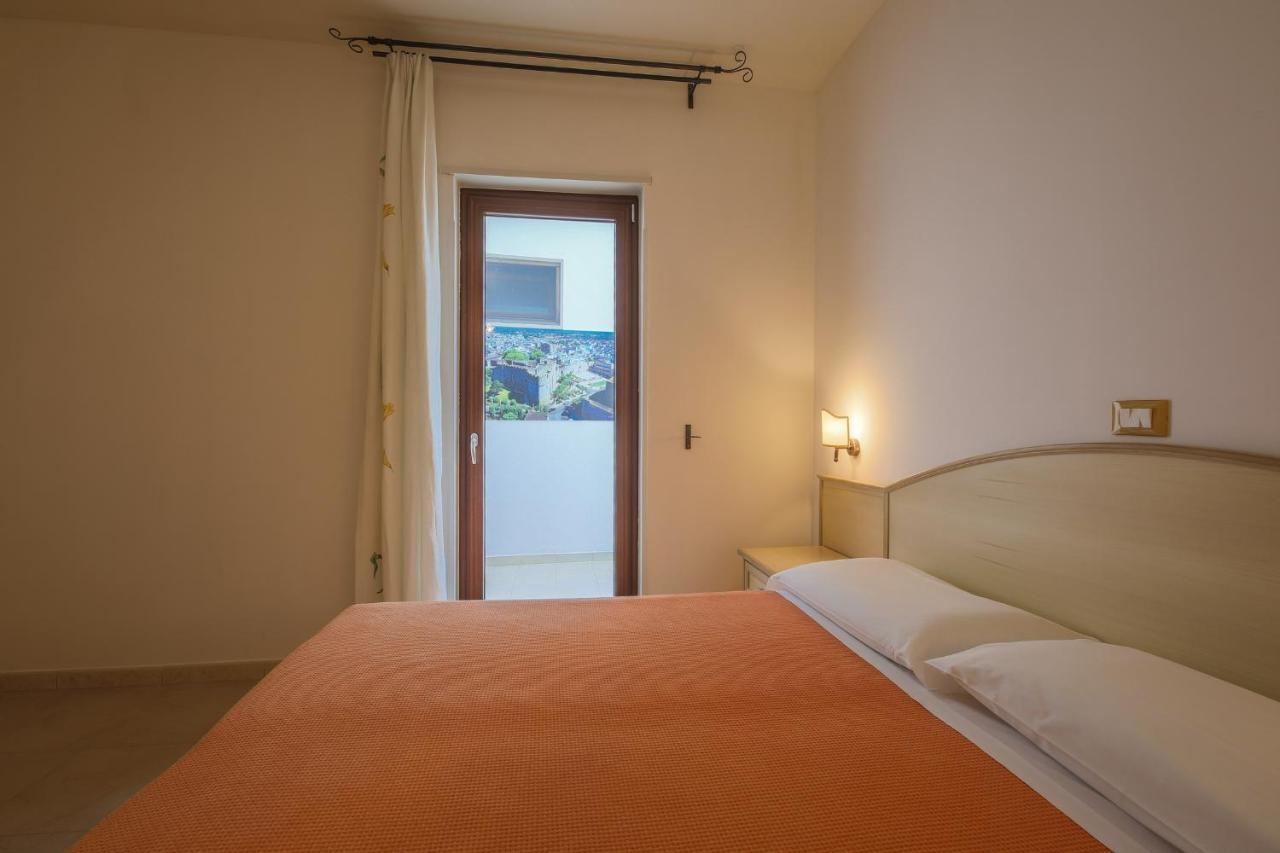 Hotel Corallo トッレ・サンタ・サビーナ エクステリア 写真